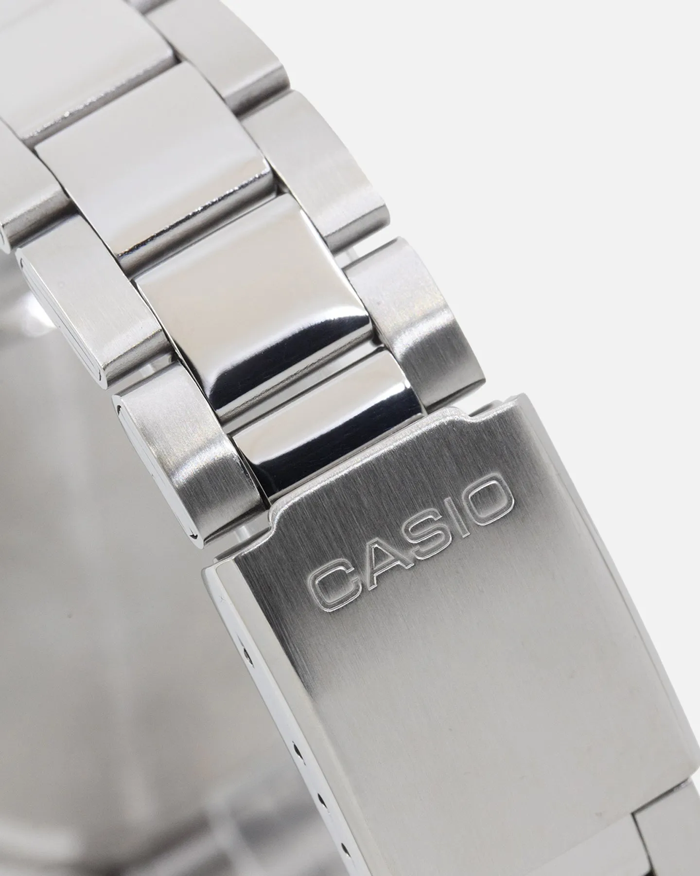 Casio MTP302PD-3A Watch Green/Silver