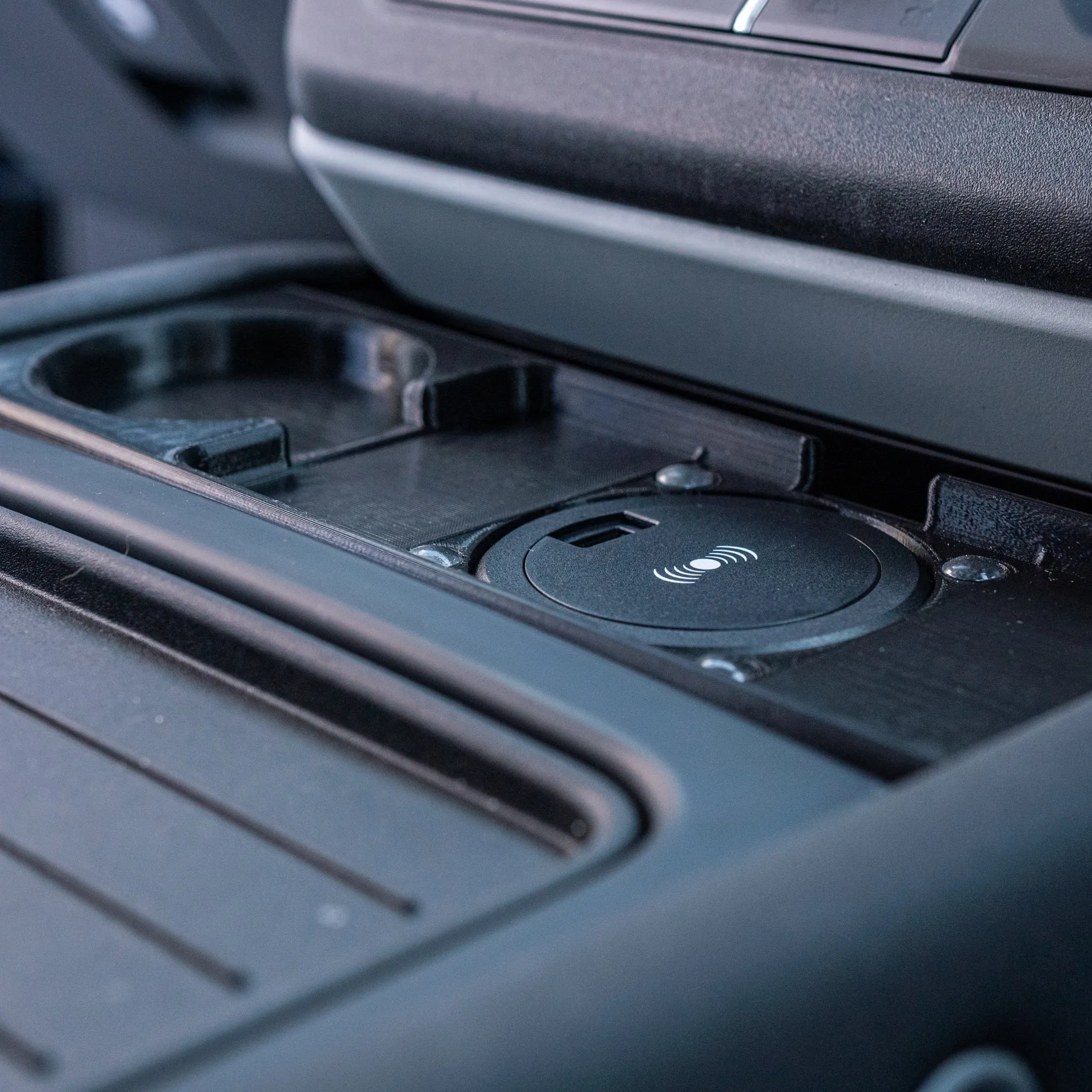 Wireless Charging Tray for Land Rover Defender (2020 )